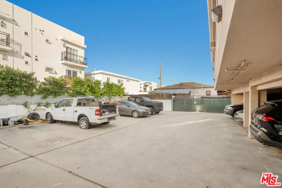 11725 Gilmore Street, North Hollywood, CA 91606 - Image #2