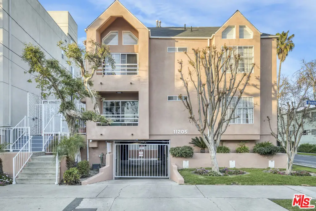 11205 Peach Grove Street, North Hollywood, CA 91601 - #1