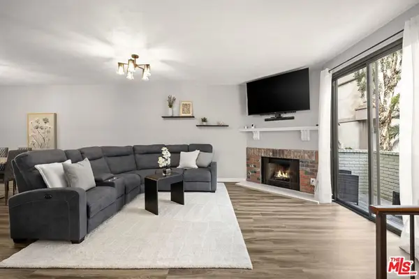 6540 Hayvenhurst Avenue #3, Van Nuys, CA 91406