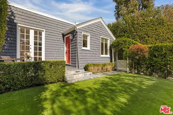 8923 Dorrington Avenue, Los Angeles, CA 90048