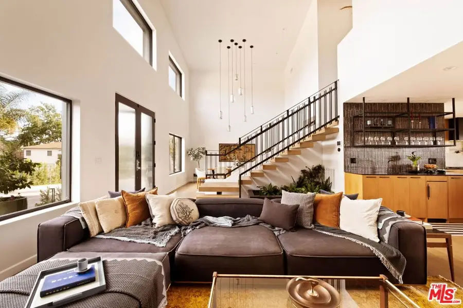 105 Sequoia Drive, Pasadena, CA 91105 - #3