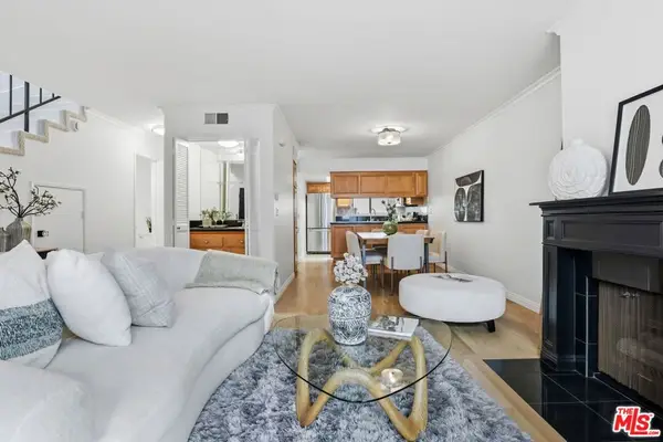 11952 Darlington Avenue #3, Los Angeles, CA 90049