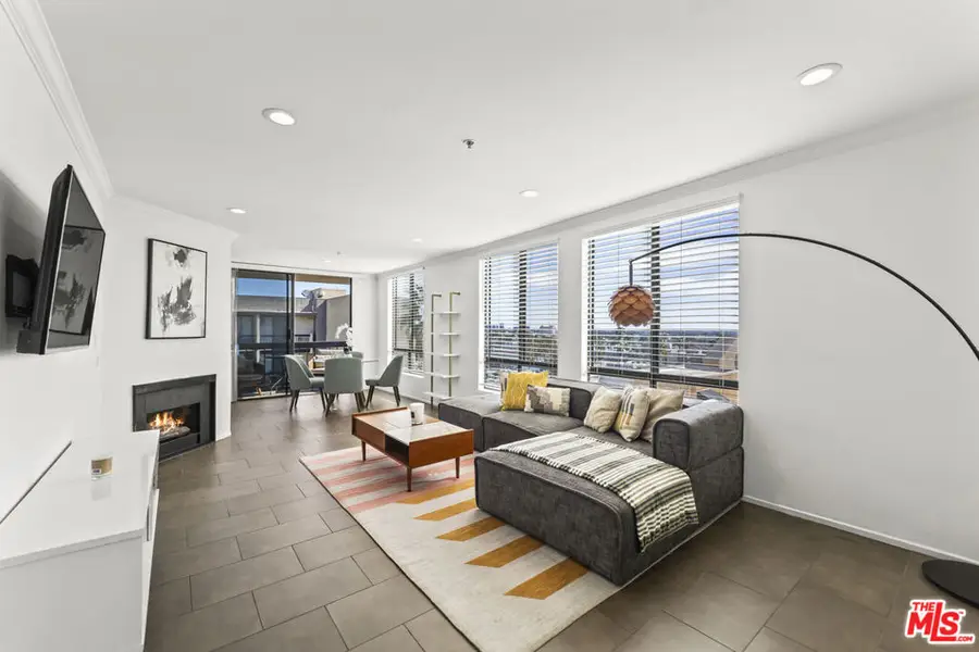 7320 Hawthorn Avenue #401, West Hollywood, CA 90046 - #2