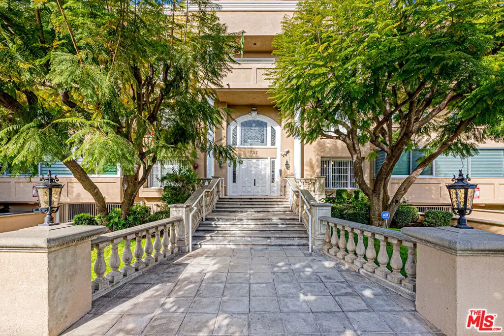 737 S Windsor Boulevard #201, Los Angeles, CA 90005 - #1
