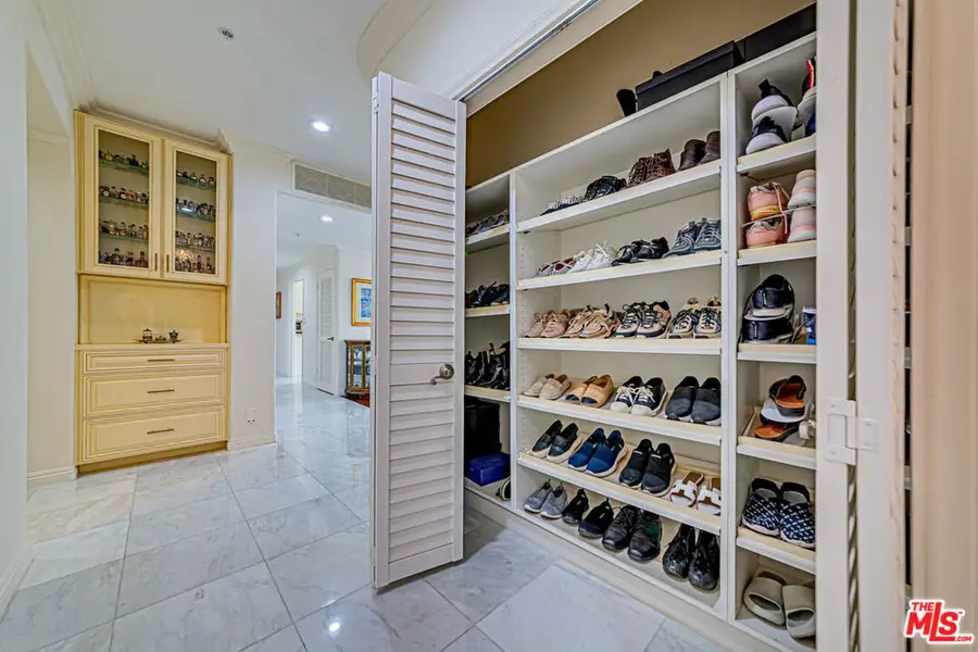 737 S Windsor Boulevard #201, Los Angeles, CA 90005 - #3