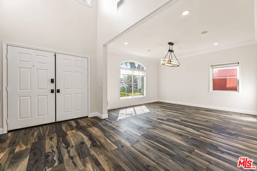 6221 Penfield Avenue, Woodland Hills, CA 91367 - #3