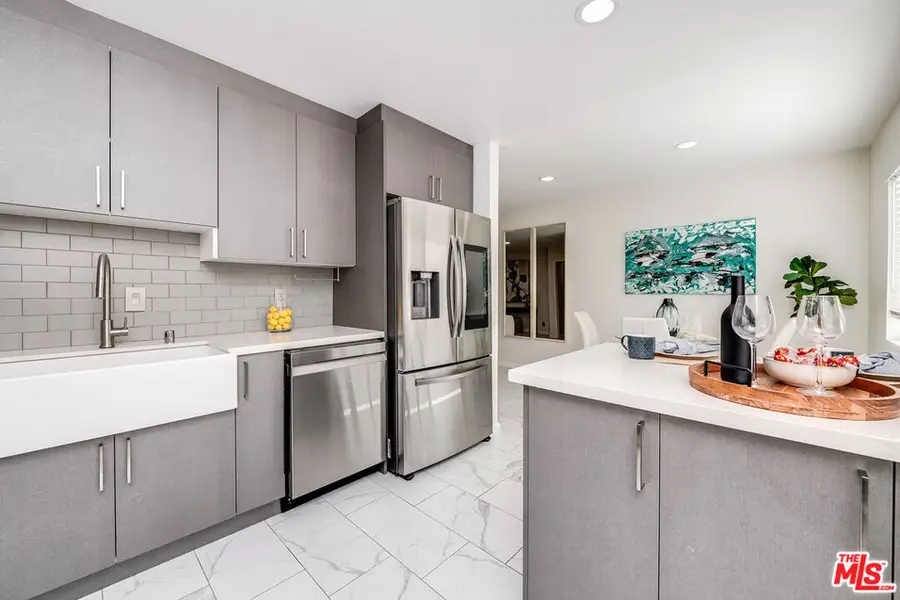 8024 Via Pompeii, Burbank, CA 91504 - #2