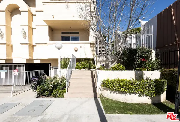 13801 Oxnard Street #206, Van Nuys, CA 91401