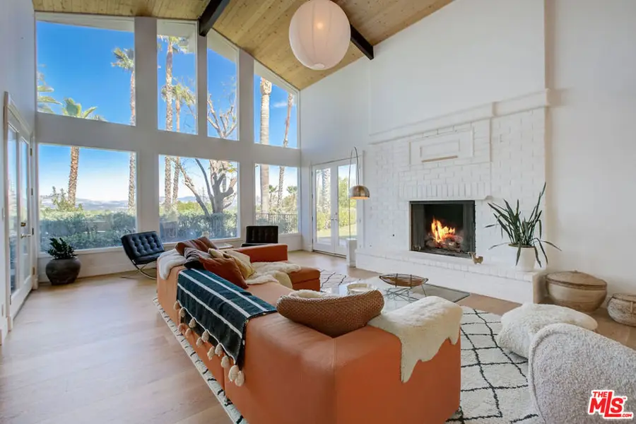 4915 Winnetka Avenue, Woodland Hills, CA 91364 - #3