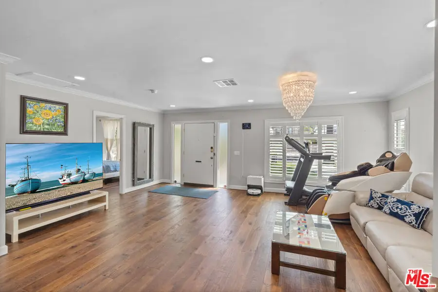 1043 S Victoria Avenue, Los Angeles, CA 90019 - #3
