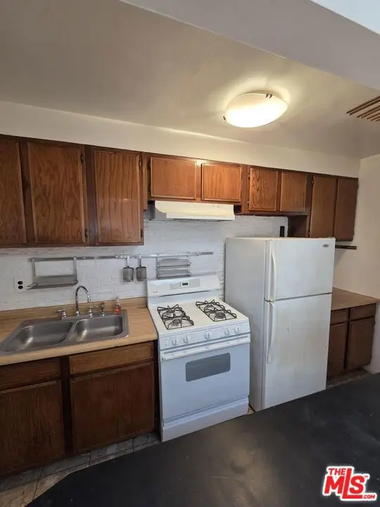 3638 W Slauson Avenue, Los Angeles, CA 90043 - #3