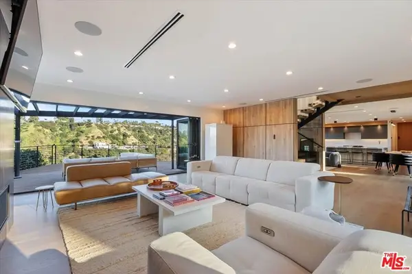 3820 Scadlock Lane, Sherman Oaks, CA 91403
