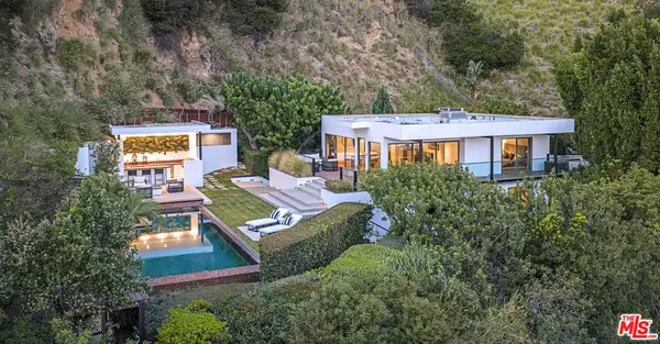 7933 Fareholm Drive, Los Angeles, CA 90046