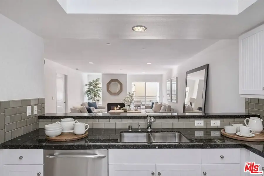 1951 N Beachwood Drive #206, Los Angeles, CA 90068 - #2