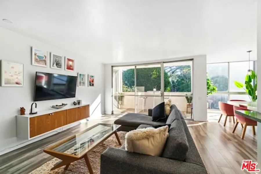 1015 N Kings Road #301, West Hollywood, CA 90069 - #2