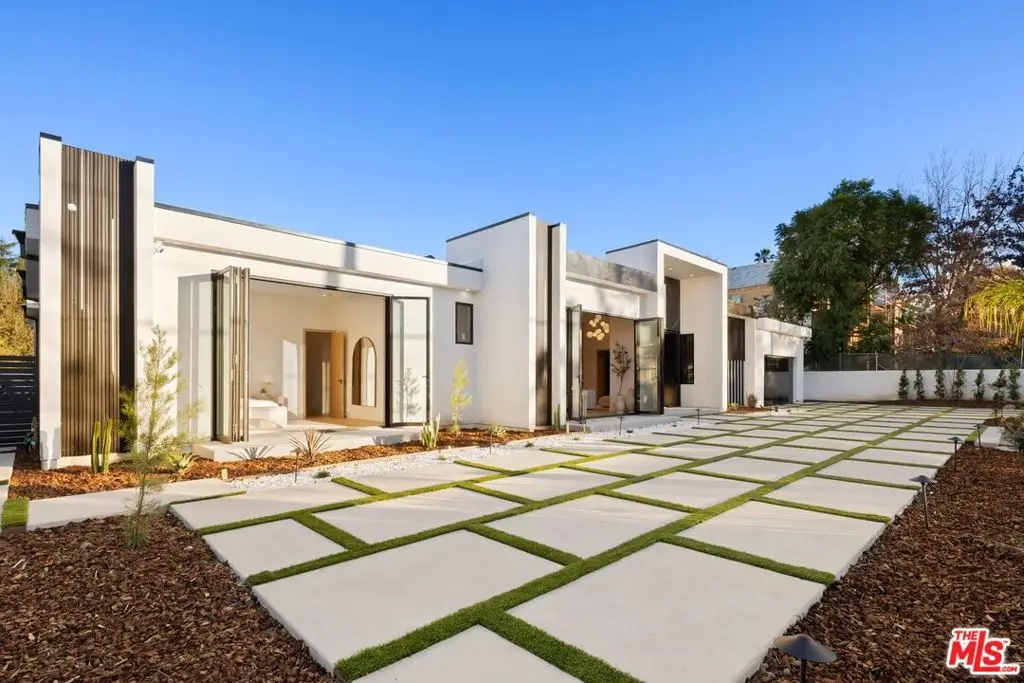 5200 Oakdale Avenue, Woodland Hills, CA 91364 - #1