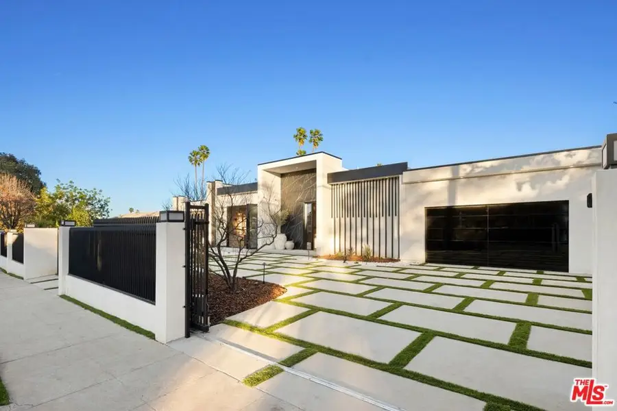 5200 Oakdale Avenue, Woodland Hills, CA 91364 - #2