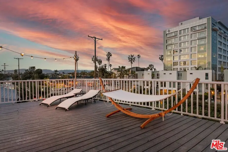 3115 Strongs Drive, Venice, CA 90292 - #3