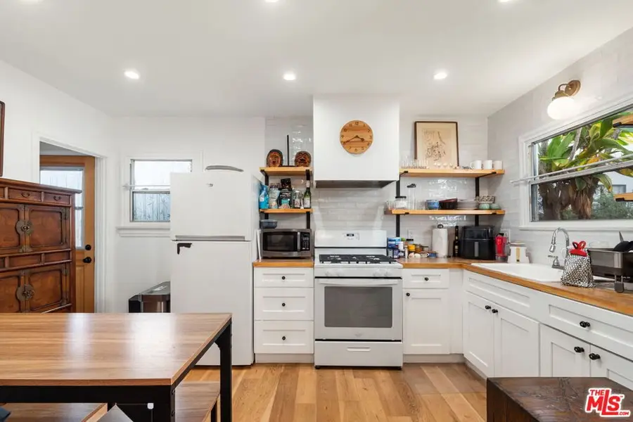 5846 3/4 Willoughby Ave, Los Angeles, CA 90038 - #3