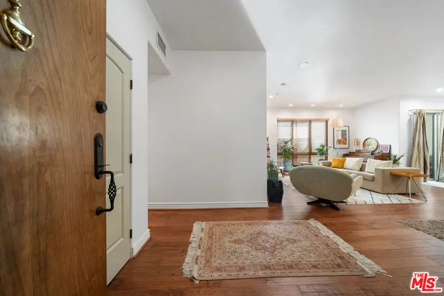 10913 Whipple Street #205, Toluca Lake, CA 91602 - #3