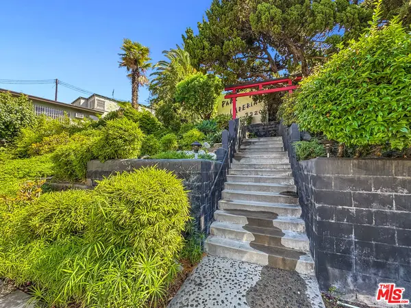 3320 Griffith Park Boulevard #4, Los Angeles, CA 90027