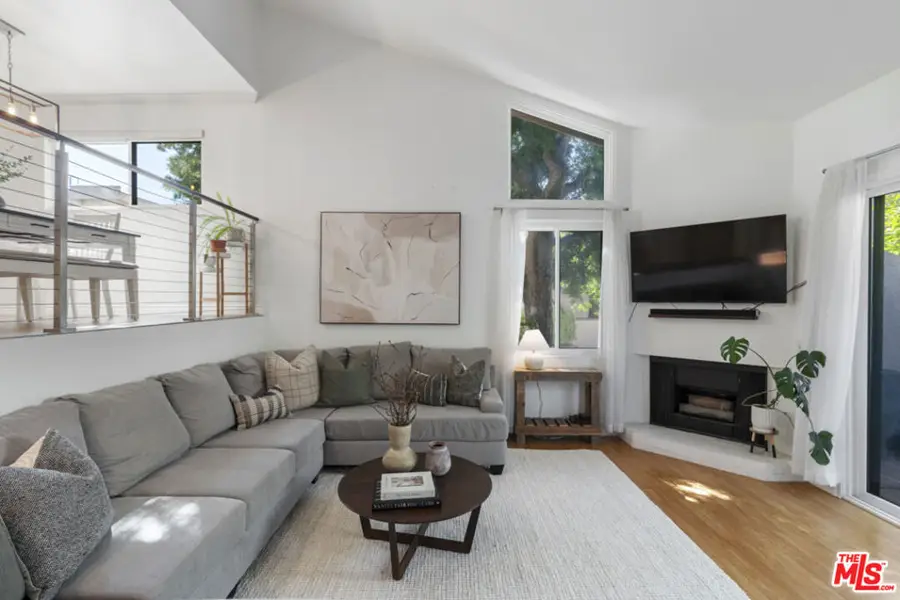 15157 Magnolia Boulevard #F, Sherman Oaks, CA 91403 - #3