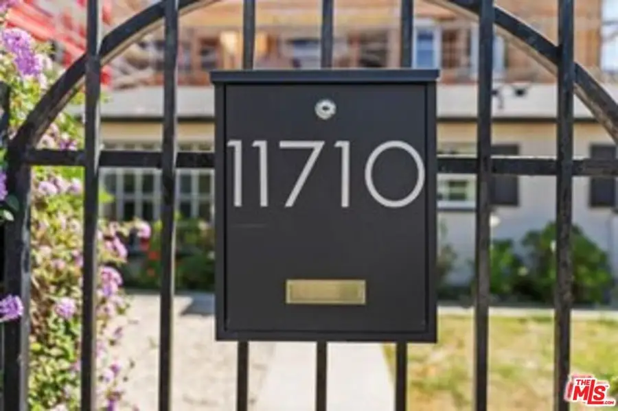 11710 Hartsook Street, Valley Village, CA 91607 - #3