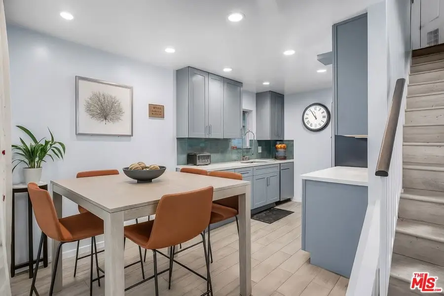 18411 Hatteras Street #114, Tarzana, CA 91356 - #2