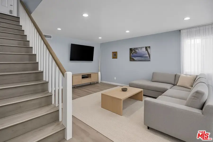 18411 Hatteras Street #114, Tarzana, CA 91356 - #3