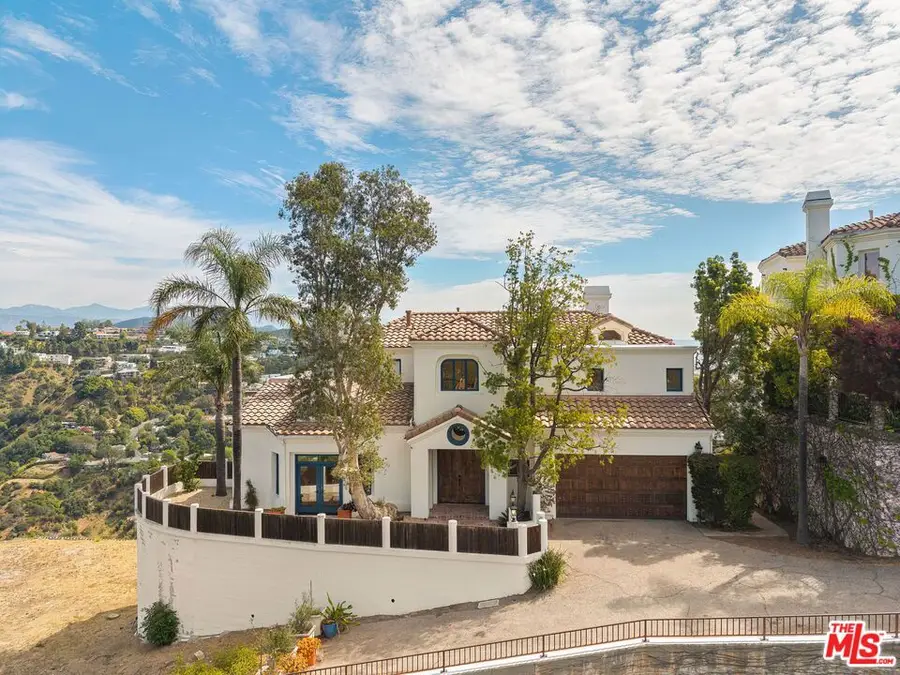 2131 Kew Drive, Los Angeles, CA 90046 - #2