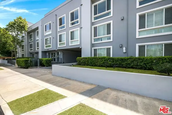 10878 Bloomfield Street #406, Toluca Lake, CA 91602