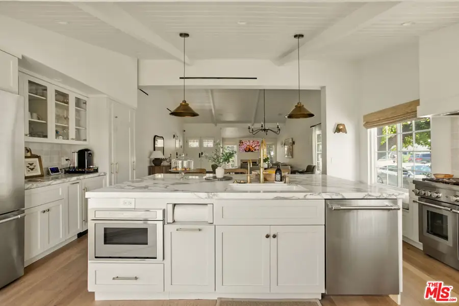 18829 Sylvan Street, Tarzana, CA 91335 - #3