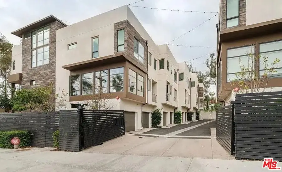 2111 N Cahuenga Boulevard #11, Los Angeles, CA 90068 - #2