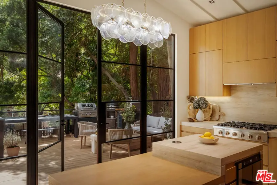 8631 Lookout Mountain Avenue, Los Angeles, CA 90046 - #3