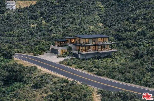 55607 Greenwich, Glendale, CA 91206