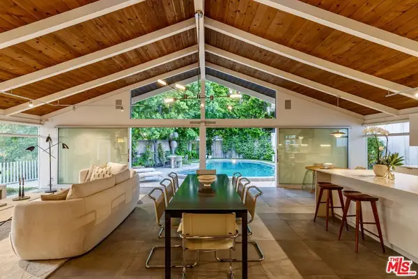 586 Lorna Lane, Los Angeles, CA 90049