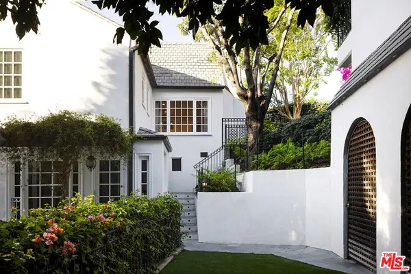 2558 Glendower Avenue, Los Angeles, CA 90027