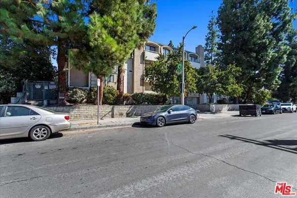 7230 Kelvin Avenue #6, Winnetka, CA 91306
