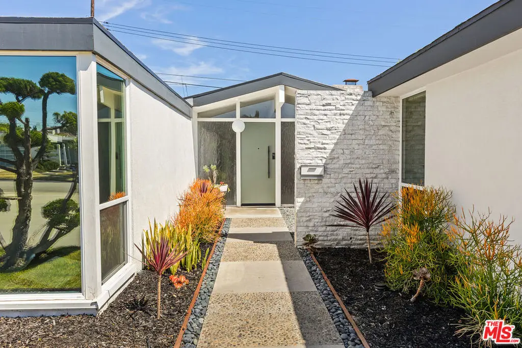 6646 S Bedford Avenue, Los Angeles, CA 90056 - #1