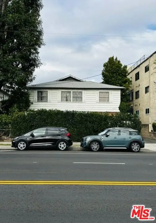 6254 Whitsett Avenue, North Hollywood, CA 91606