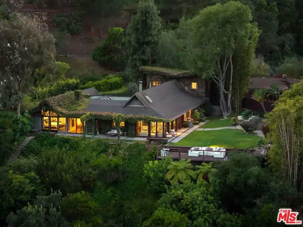 2220 Banyan Drive, Los Angeles, CA 90049
