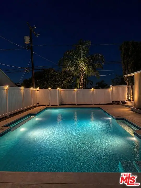 9811 N Cabanas Avenue, Tujunga, CA 91042