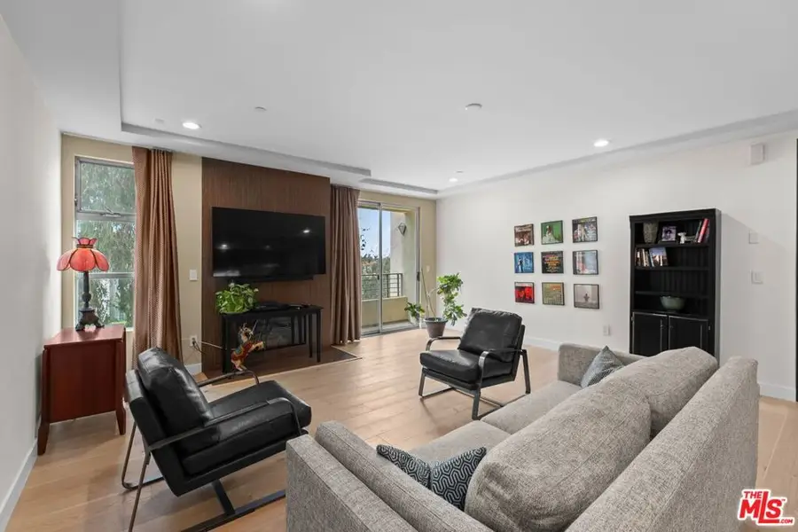 5525 W Olympic Boulevard #302, Los Angeles, CA 90036 - #2