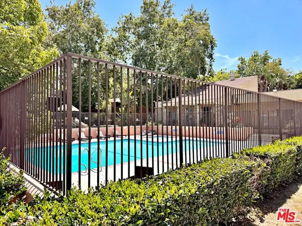 18350 Hatteras Street #152, Tarzana, CA 91356