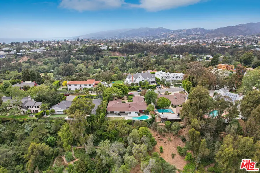 672 Amalfi Drive, Pacific Palisades, CA 90272 - #3