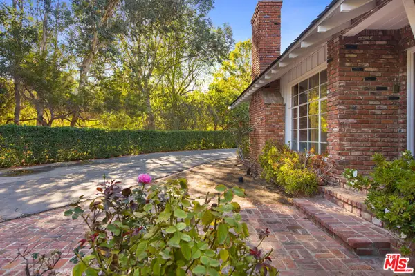 19471 Rosita Street, Tarzana, CA 91356