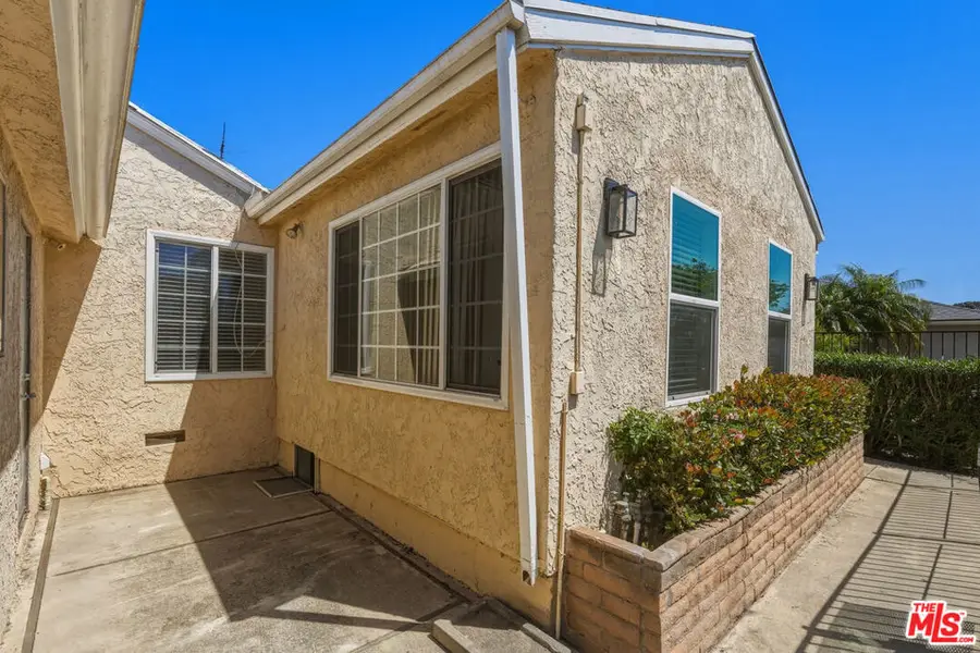 11612 Cimarron Avenue, Hawthorne, CA 90250 - #2