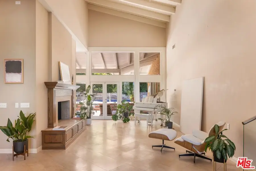 18000 Medley Drive, Encino, CA 91316 - #3