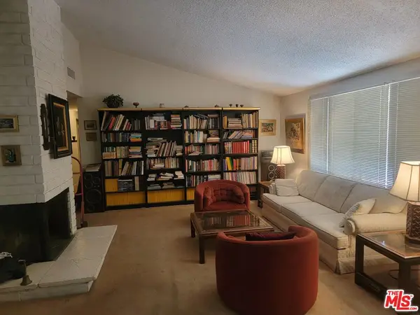 20720 Collins Street, Woodland Hills, CA 91367
