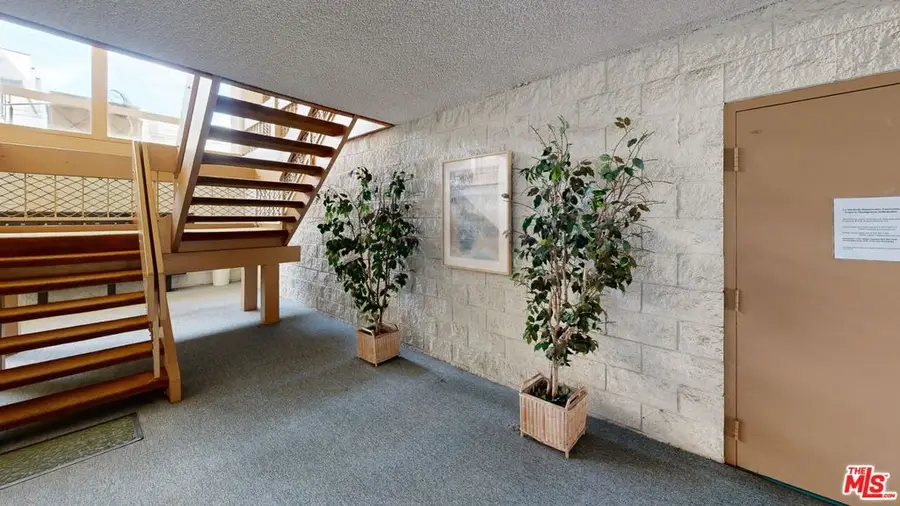 14569 Benefit Street #102, Sherman Oaks, CA 91403 - #3